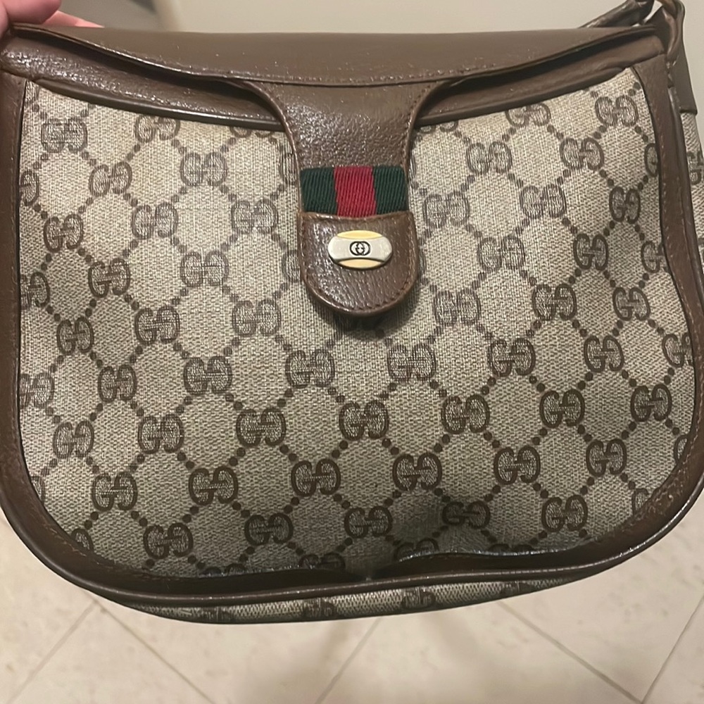 Authentic 🛍 GUCCI GG Supreme Sherry Line Shoulder Bag dust bag included.